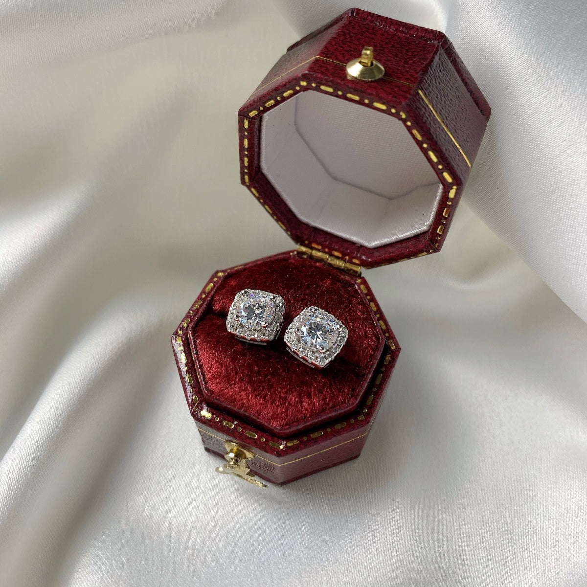[Everoly JW]Classic Round Center Stone Stud Earrings