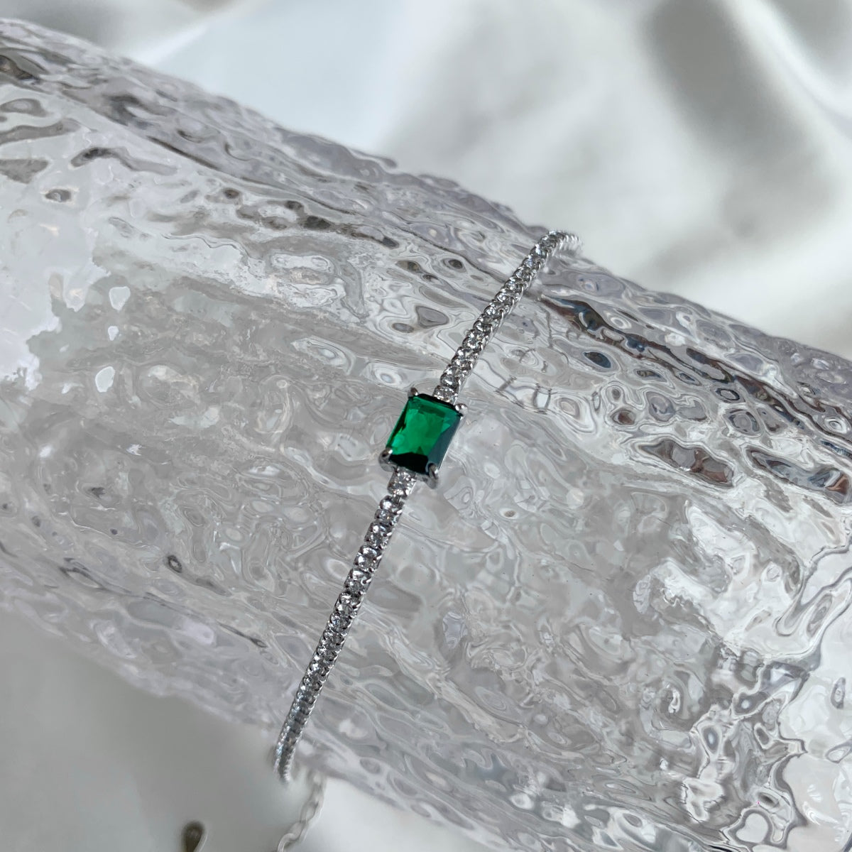 [Everoly JW]1.0 Carat Unique Emerald Cut Banquet Bracelet