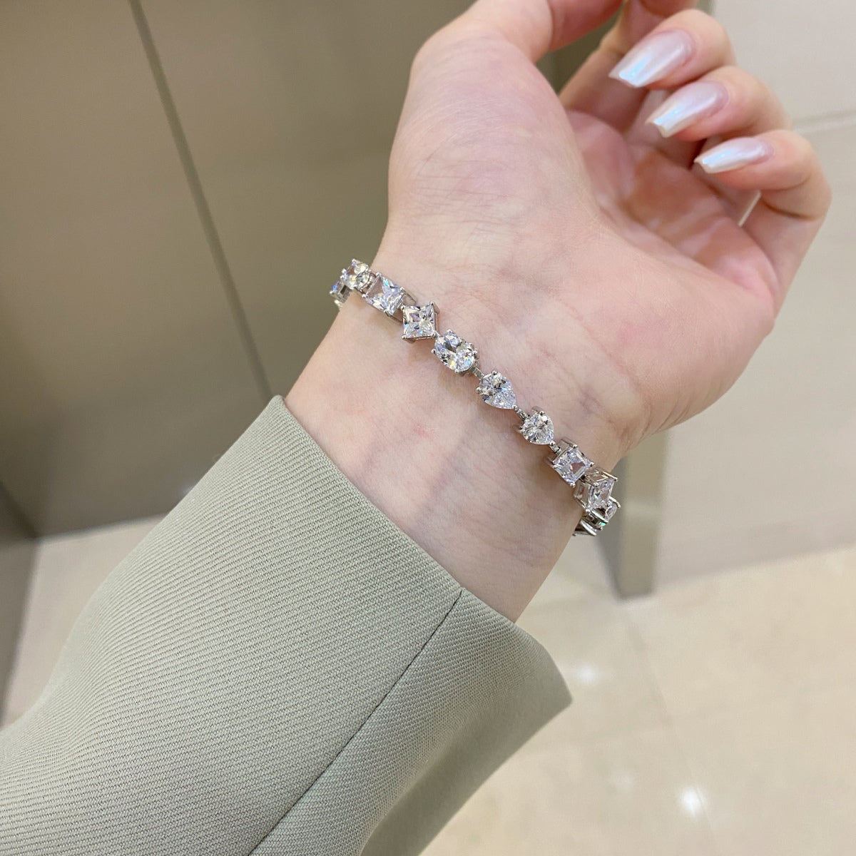 [Everoly JW]Unique Exquisite Multi Cut Daily Bracelet