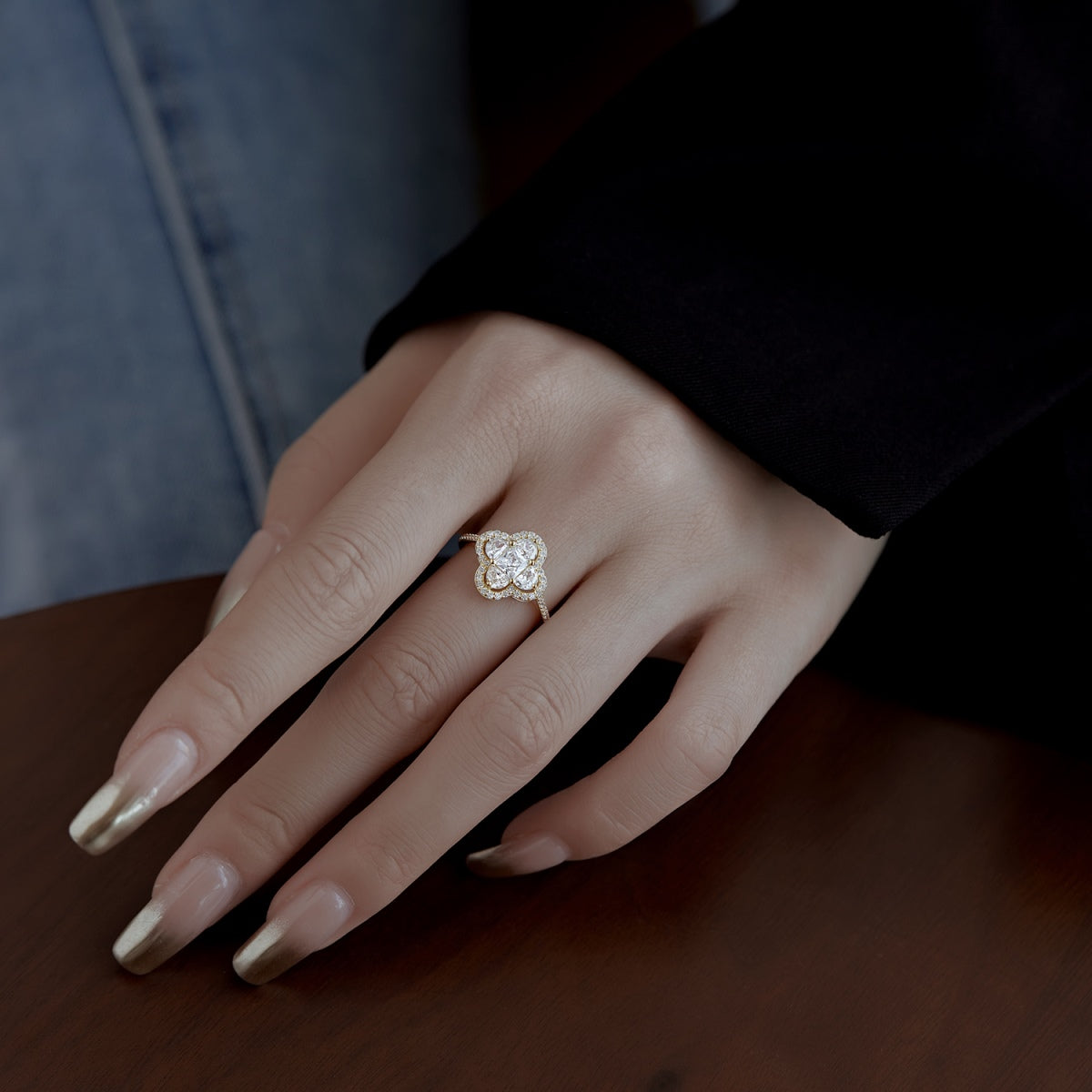 [Everoly JW]Luxurious Eternity Flower Shape Banquet Ring