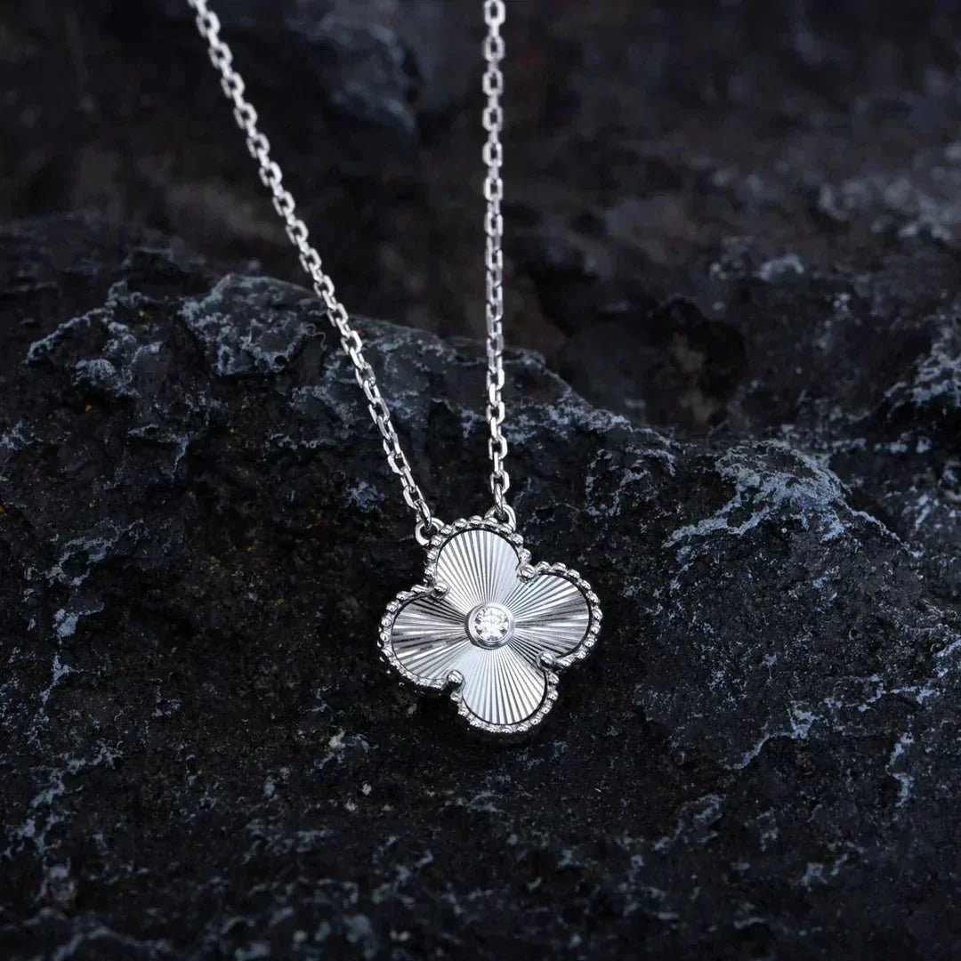 [Everoly JW]CLOVER  15MM DIAMOND LASER NECKLACE SILVER