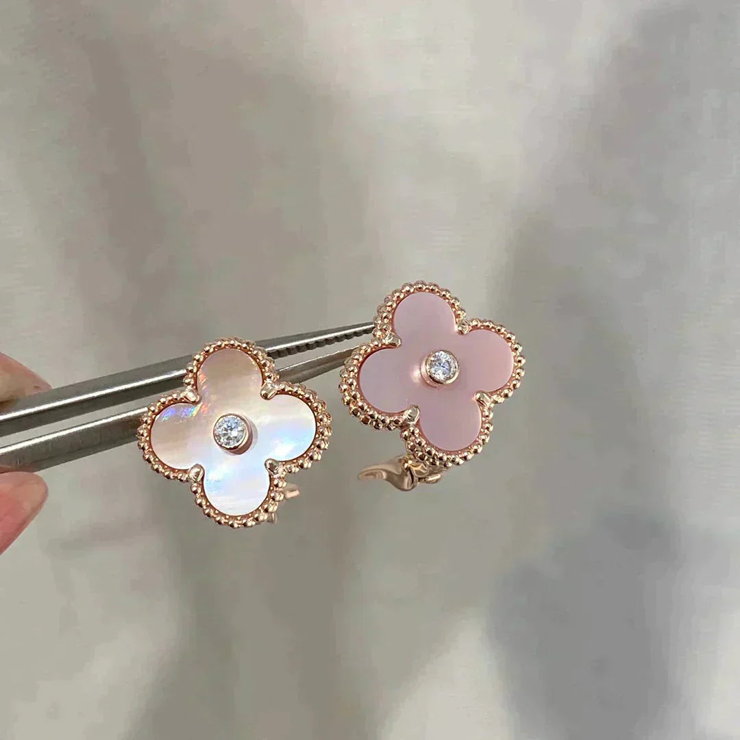 [Everoly JW]クローバー ミディアム 1モチーフ ピンク モップ ダイヤモンド イヤリング