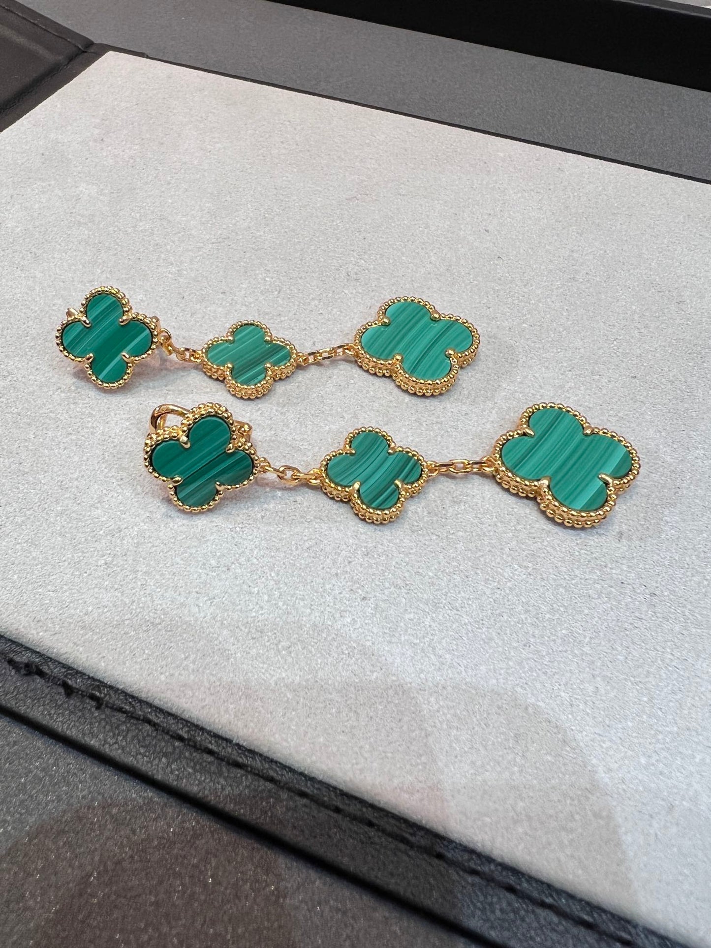 [Everoly JW]CLOVER MALACHITE 3 MOTIFS GOLD