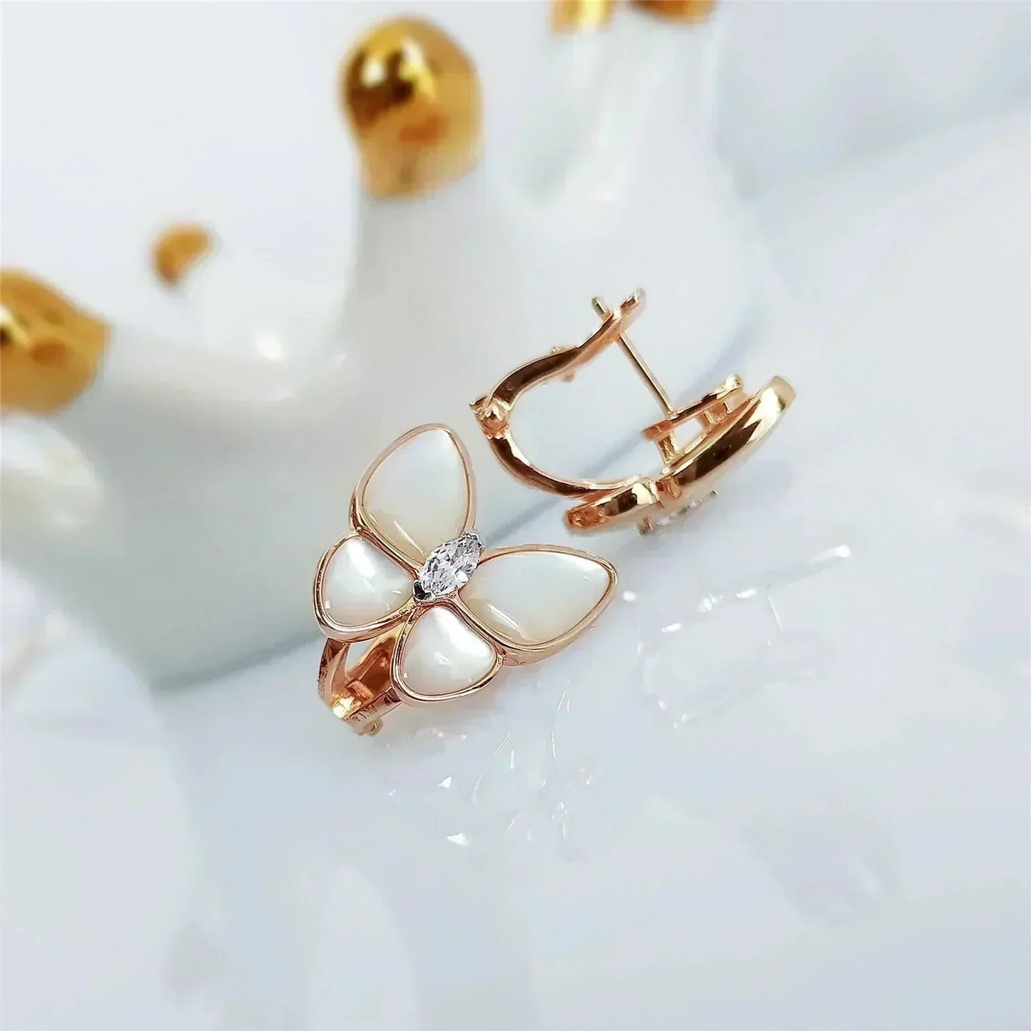 [Everoly JW]BUTTERFLY MOP DIAMOND EARRINGS