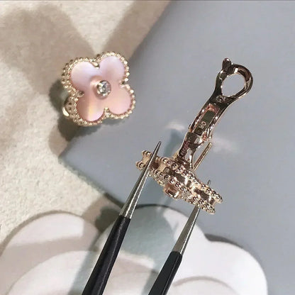 [Everoly JW]クローバー ミディアム 1モチーフ ピンク モップ ダイヤモンド イヤリング