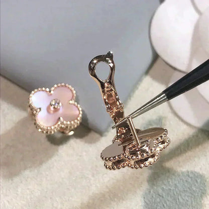 [Everoly JW]クローバー ミディアム 1モチーフ ピンク モップ ダイヤモンド イヤリング