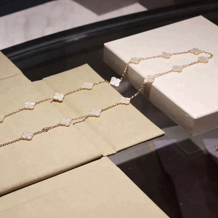[Everoly JW]CLOVER 20 MOTIFS WHITE MOP NECKLACE