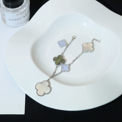 [Everoly JW]CLOVER ARMBAND 5 MOTIVE MOP CHALCEDON SILBER 