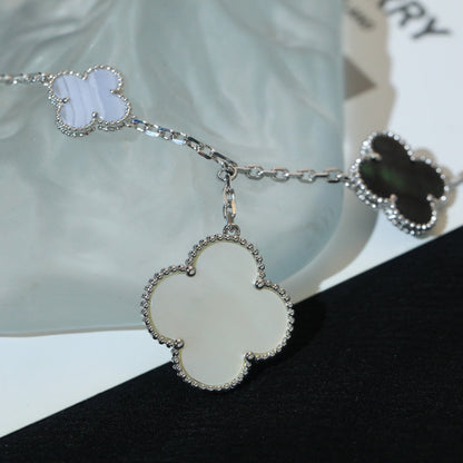 [Everoly JW]CLOVER ARMBAND 5 MOTIVE MOP CHALCEDON SILBER 