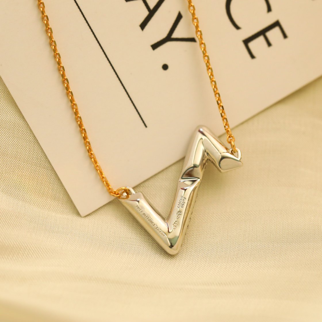 [Everoly JW]VOLT SILVER DIAMOND PEDANT NECKLACE