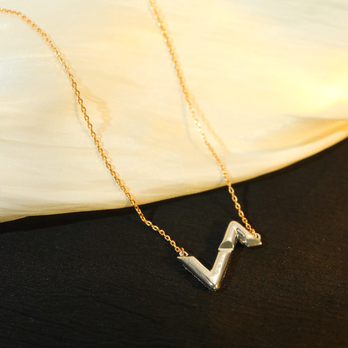 [Everoly JW]VOLT SILVER DIAMOND PEDANT NECKLACE
