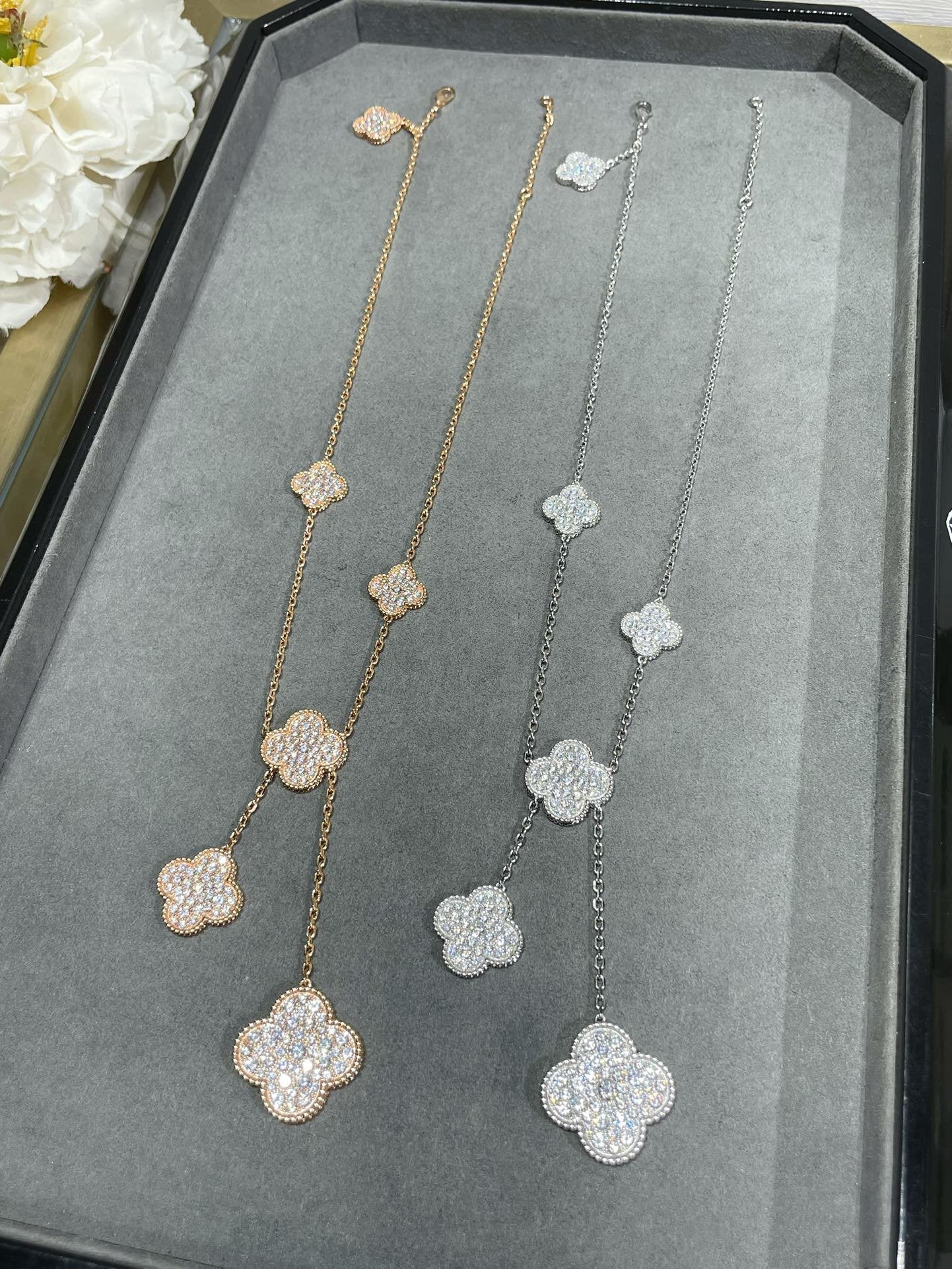 [Everoly JW]Halskette mit Kleeblatt-Motiv und Diamanten