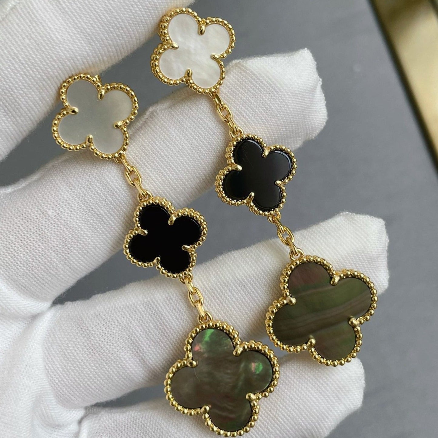 [Everoly JW]CLOVER 3 MOTIF MOP ONYX DARK MOP PINK GOLD EARRINGS