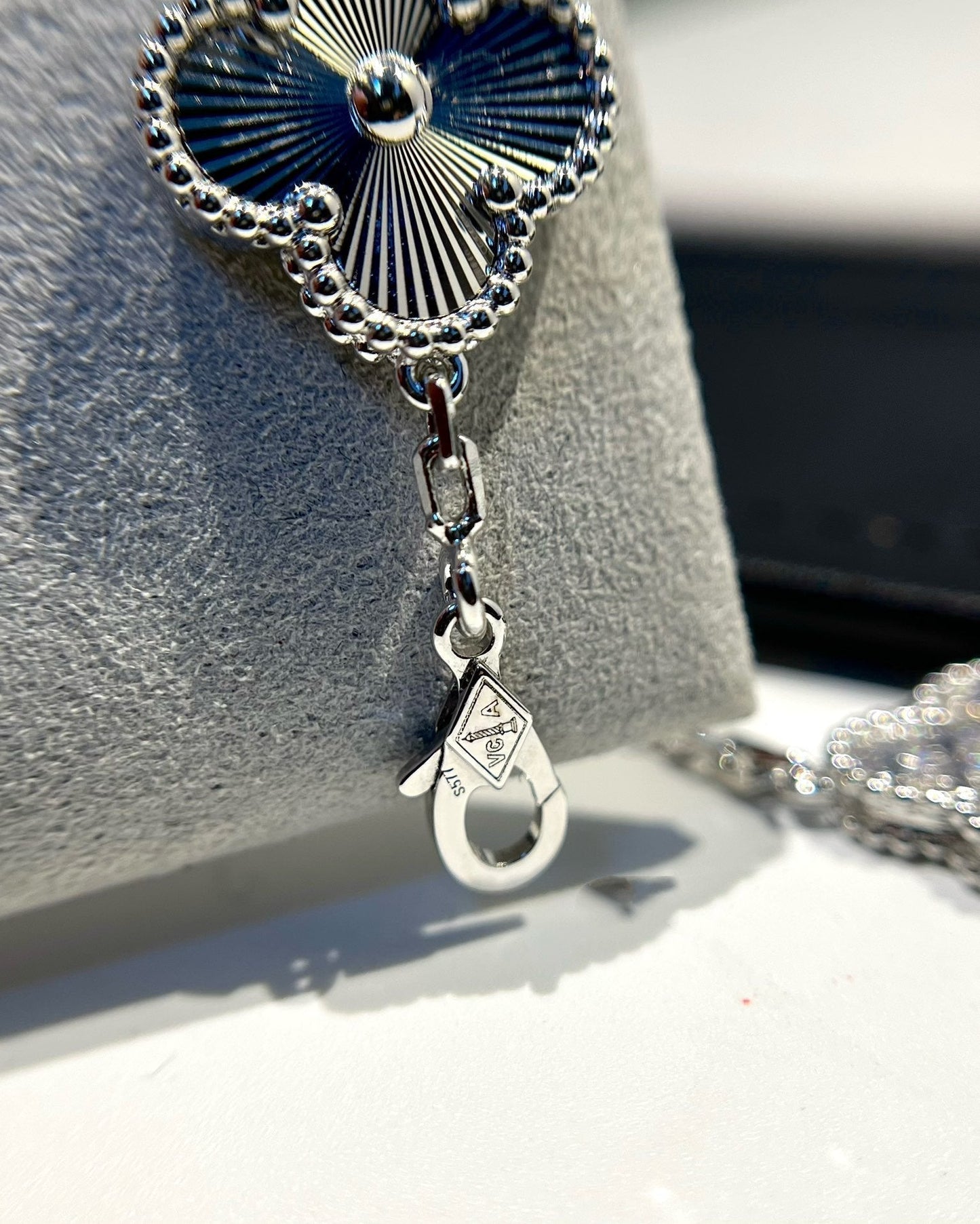 [Everoly JW]  CLOVER 5 MOTIF LASER BRACELET COLLECTION