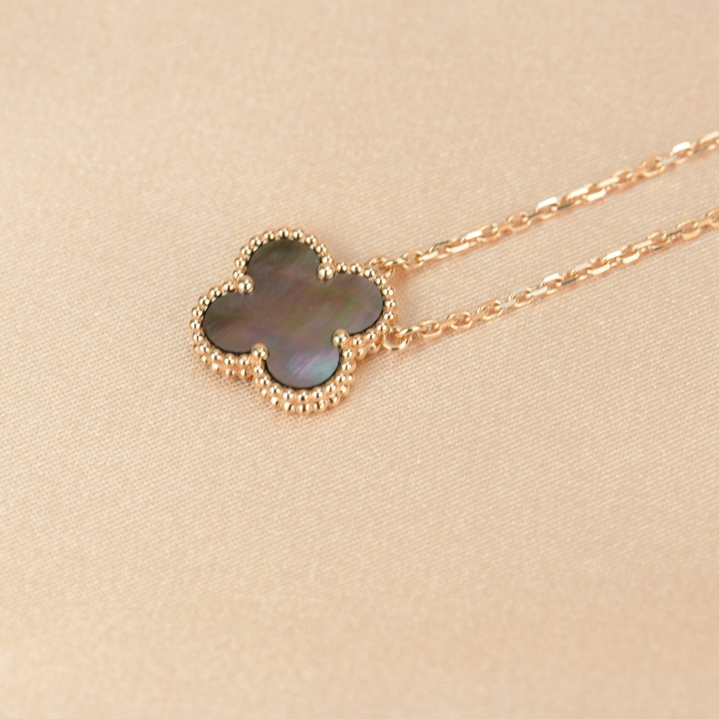 [Everoly JW]CLOVER 15MM  GRAY MOTHER OF PEARL NECKLACE