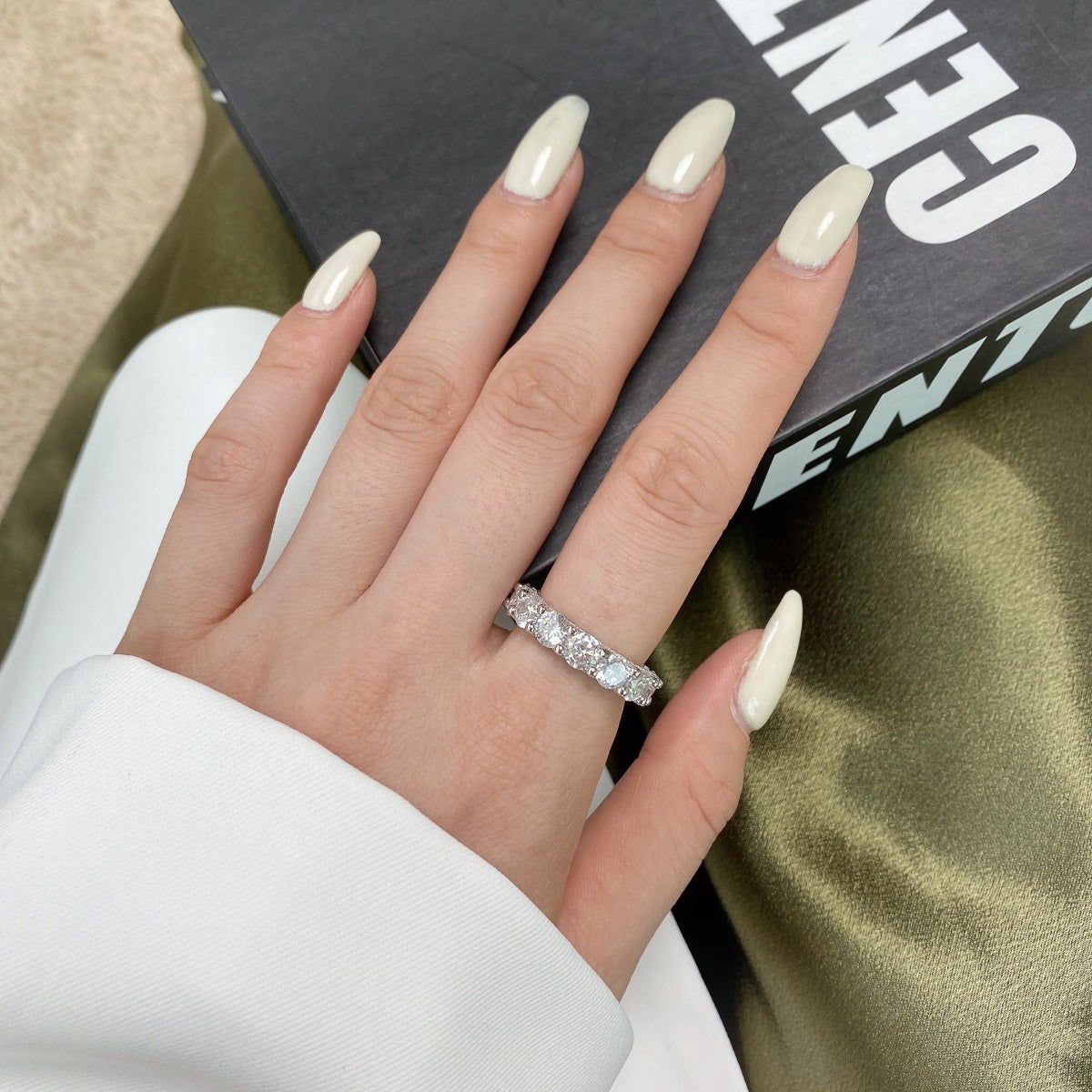 [Everoly JW]Gorgeous Round Cut Tennis Ring